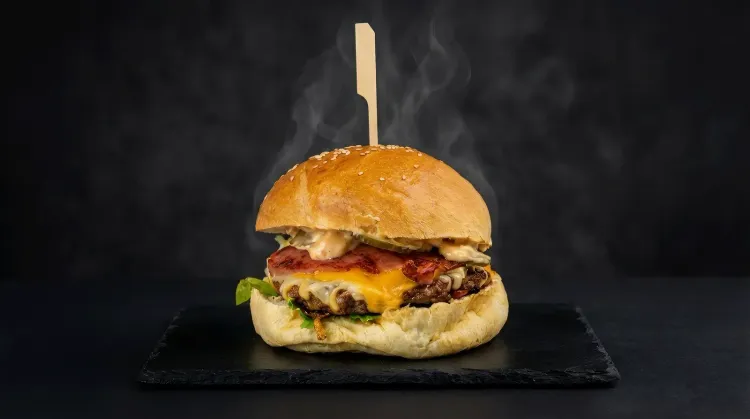 Food By Night — Quand la nuit a faim, on répond.